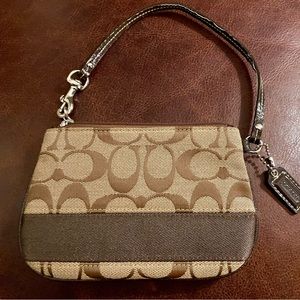 Small coach clutch w/ strap